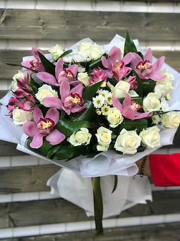 Букет цветов из: Розы и Хризантемы в Луге