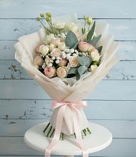 Букет цветов из:  Розы и Лизиантусы в Луге