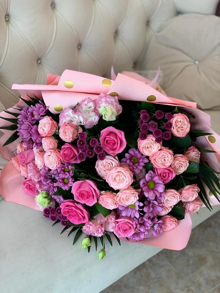 Букет цветов из: Хризантемы, Розы и Лизиантусы в Луге