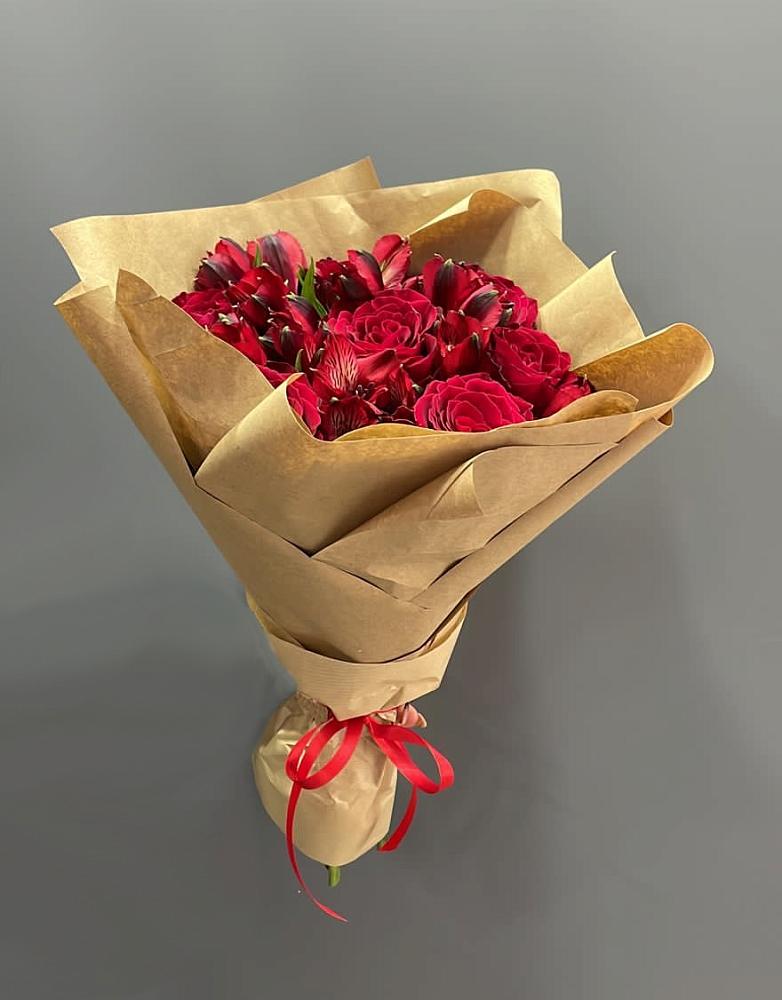 Букет цветов из: Альстромерии и Розы в Луге