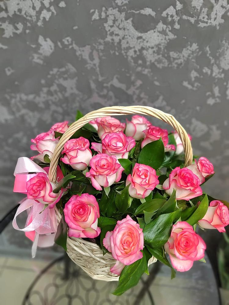 Цветочная композиция из Розы в корзине в Луге