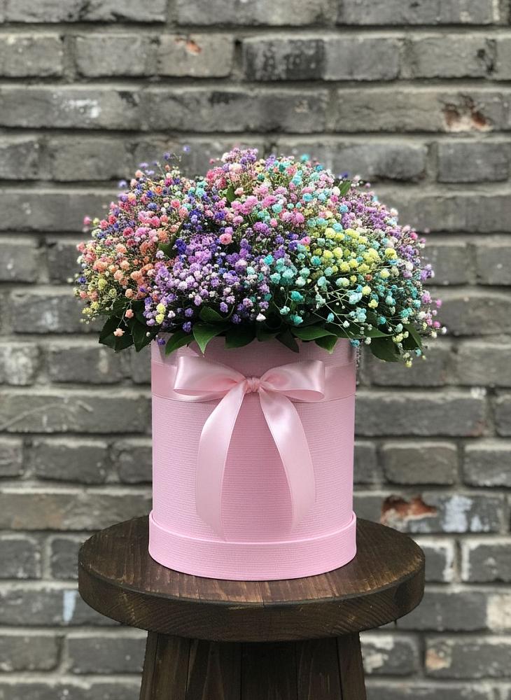 Цветочная композиция из Гипсофила и Розы в шляпной коробке в Луге