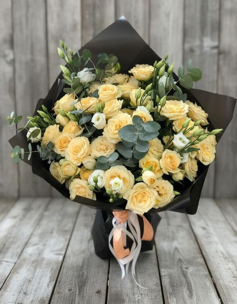 Букет цветов из: Розы и Лизиантусы в Луге