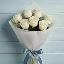 Букет 7 Белых роз Эдлесс Лав в Луге