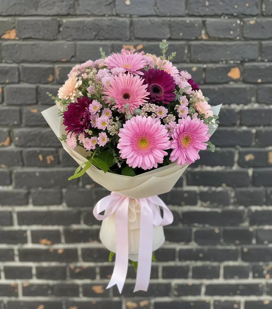 Букет цветов из: Герберы и Хризантемы в Луге