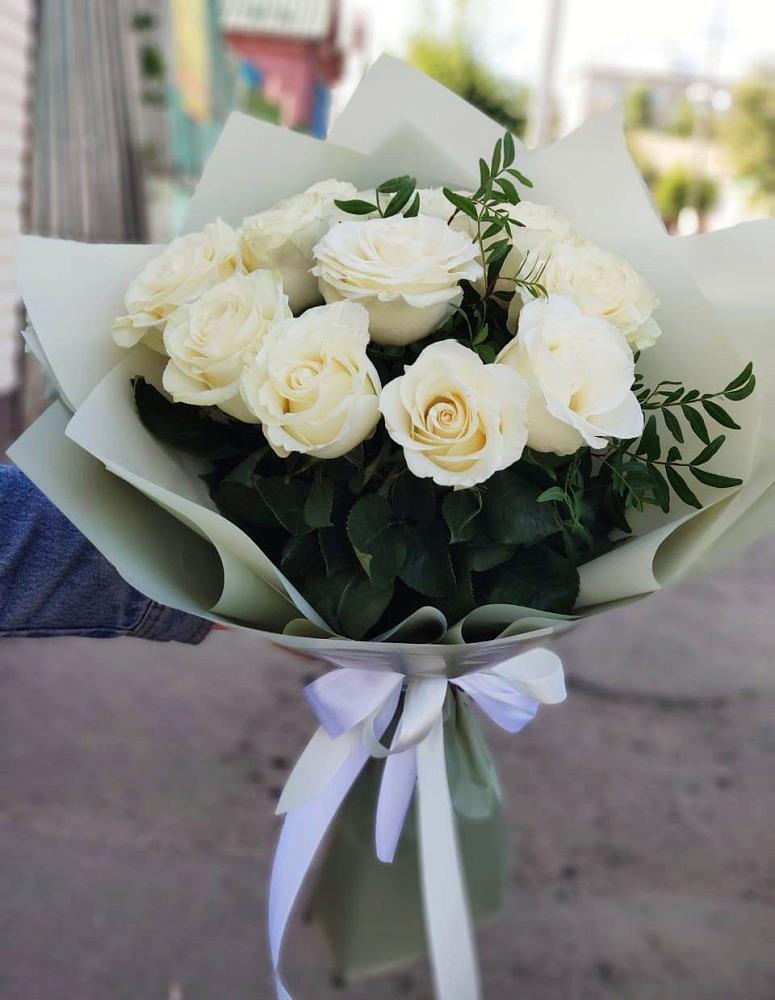 Букет Белые розы Проуд в Луге