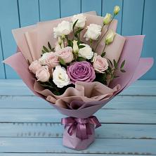 Букет цветов из:  Розы и Лизиантусы в Луге