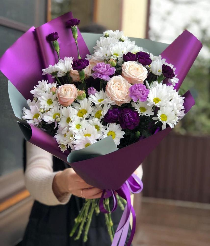 Букет цветов из: Хризантемы, Гвоздики и Розы в Луге