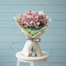 Букет цветов из:  Орхидеи и Розы в Луге