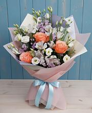 Букет цветов из:  Лизиантусы, Розы, Альстромерии и Гипсофила в Луге