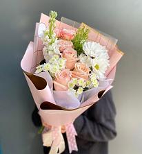 Букет цветов из:  Хризантемы и Розы в Луге