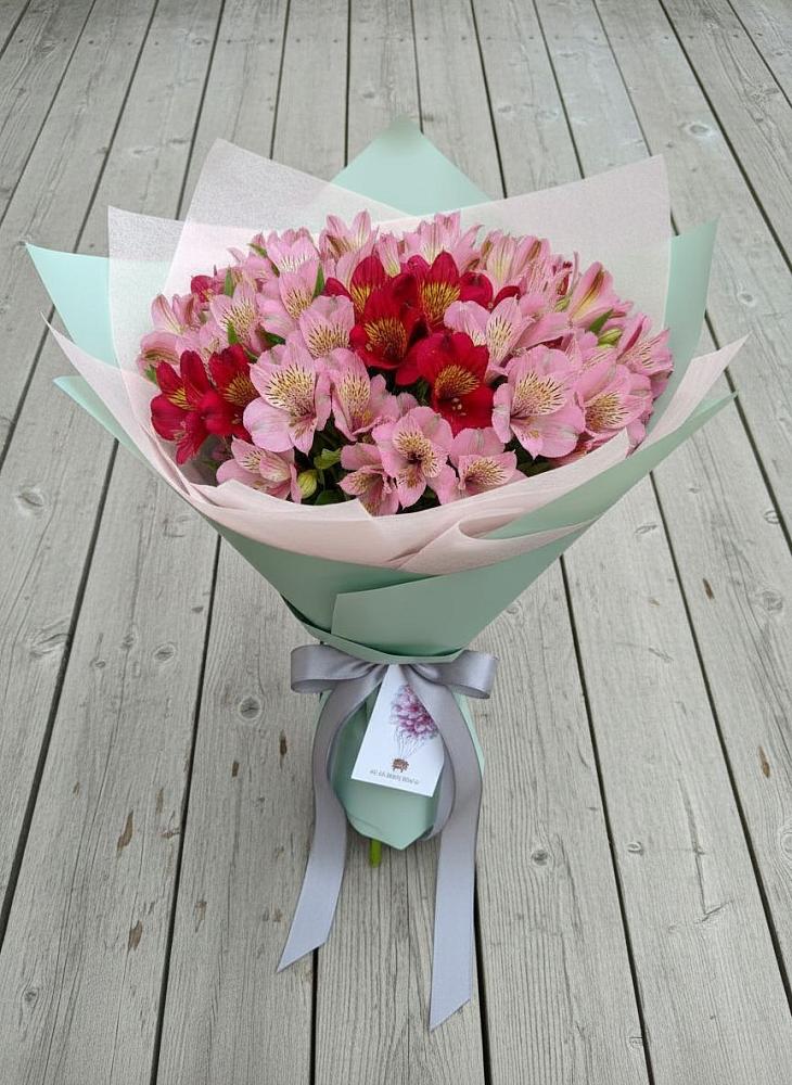Букет цветов из: Альстромерии в Луге