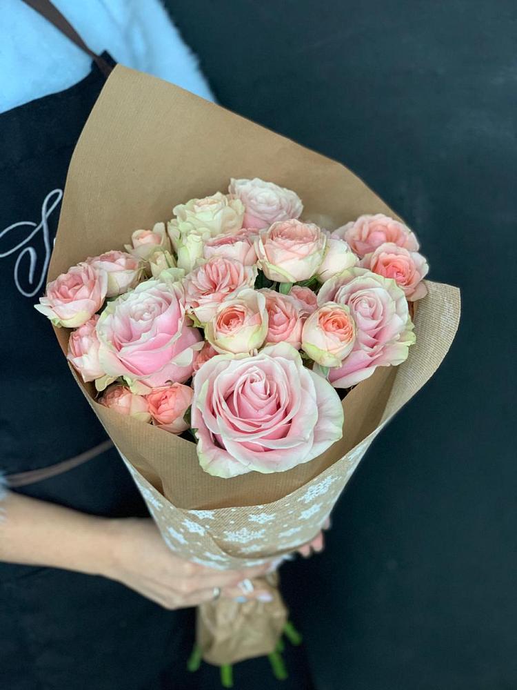 Букет цветов из: Хризантемы и Розы в Луге