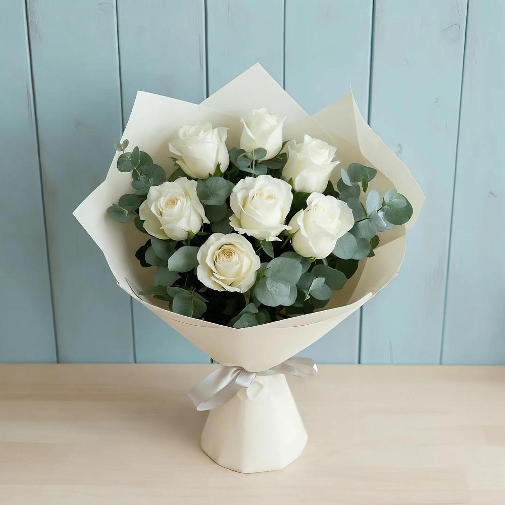 Букет Белые розы в Эвкалипте в Луге