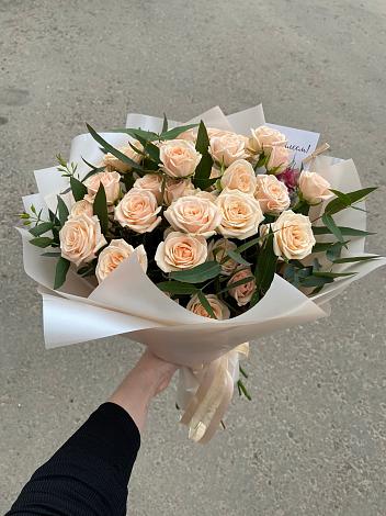 Букет Кремовые розы Латте в Луге