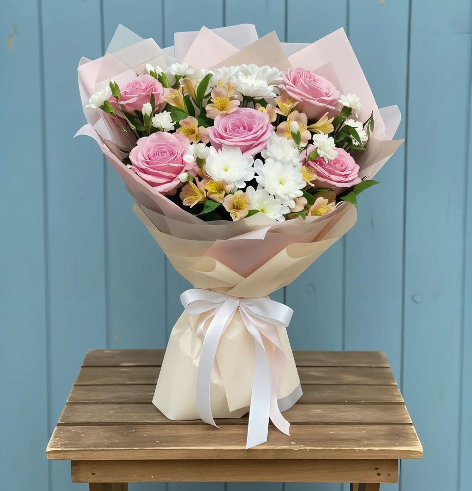 Букет цветов из: Гвоздики, Орхидеи и Розы в Луге