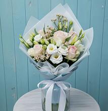 Букет цветов из:  Розы и Лизиантусы в Луге