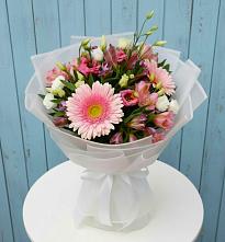 Букет цветов из:  Герберы, Альстромерии и Лизиантусы в Луге