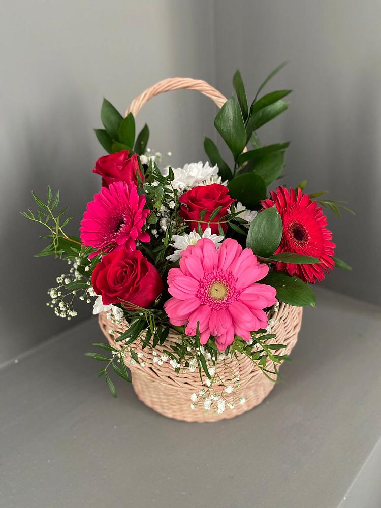 Цветочная композиция из Розы, Хризантемы и Герберы в корзине в Луге