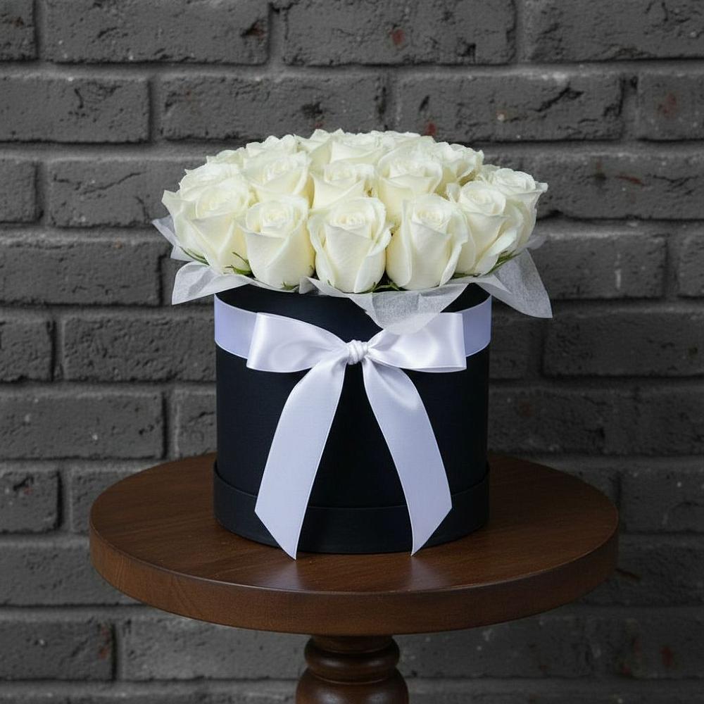 Цветочная композиция из Розы в шляпной коробке в Луге