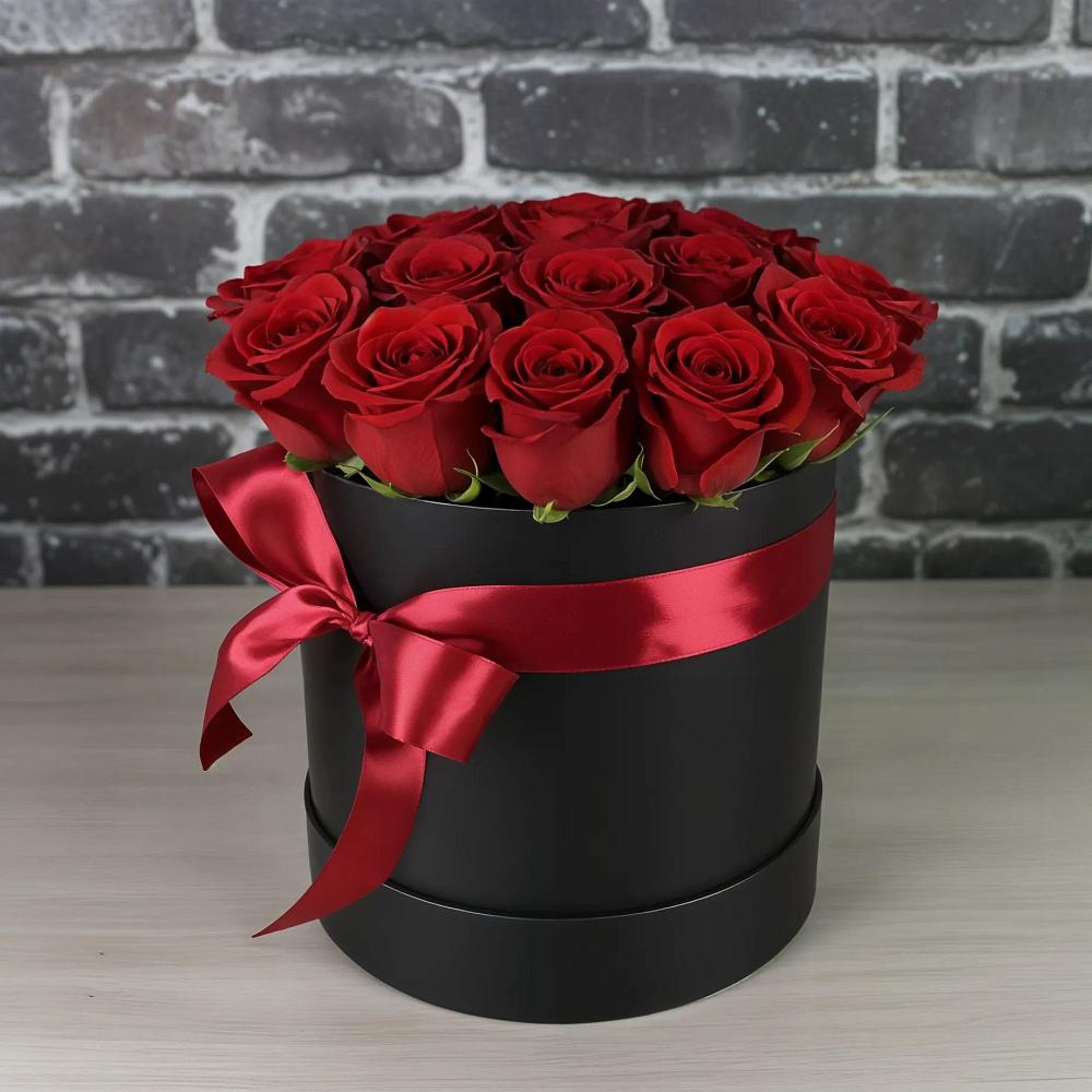 Цветочная композиция из Розы в шляпной коробке в Луге