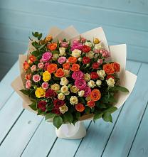 Букет Микс из разноцветных кустовых роз в Луге