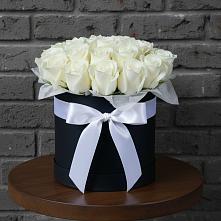 Цветочная композиция из Розы в шляпной коробке в Луге