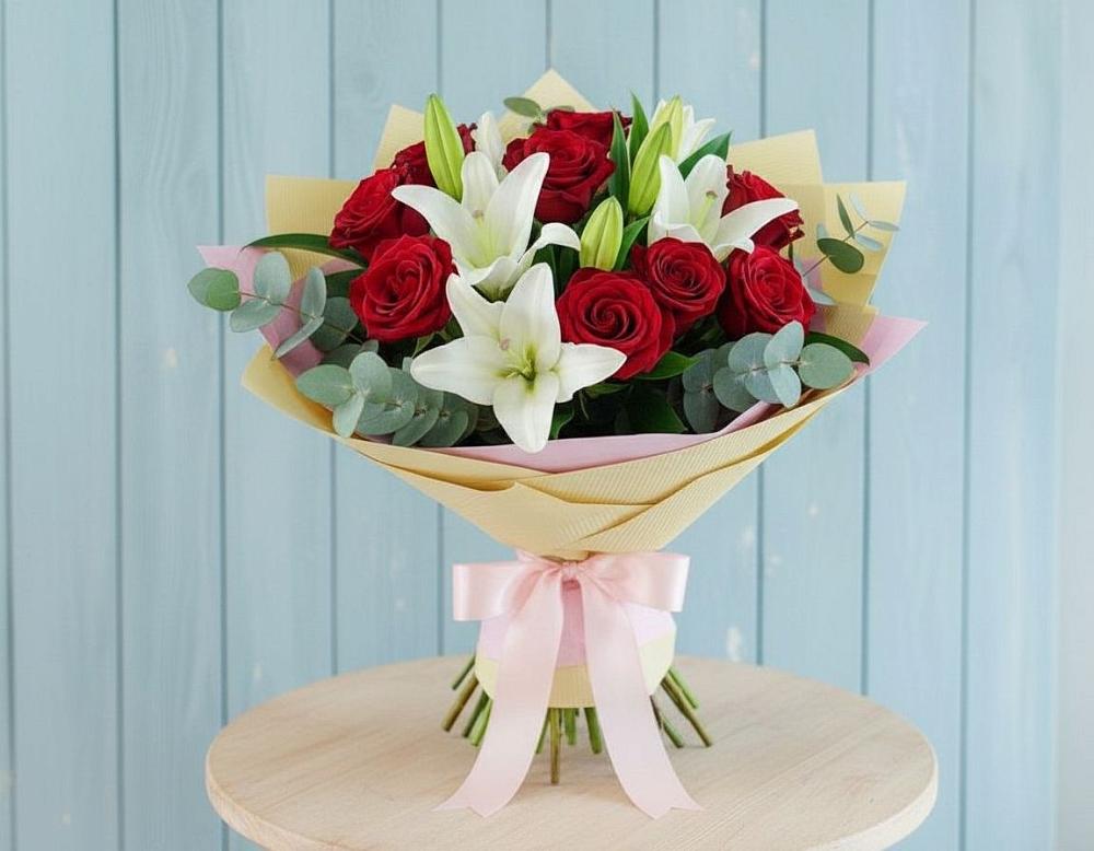 Букет цветов из: Лилии и Розы в Луге